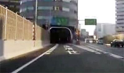 吳江樓市網(wǎng)：高速路竟然穿樓而過(guò) 你見(jiàn)過(guò)嗎？