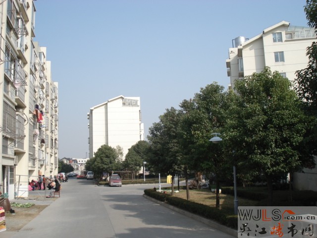 高新花園精裝修多層大套復(fù)式 帶汽車庫 看房方便