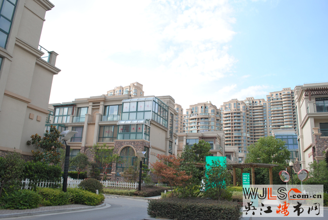 j奧林清華東區(qū)225平底樓大平層精裝修