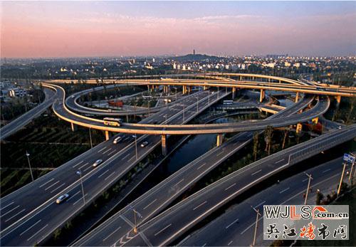 是什么魔力“驅(qū)使”眾地產(chǎn)大佬齊唱《東環(huán)之歌》?