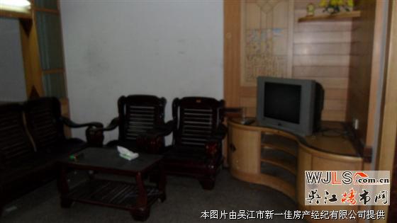 愛德雙語(yǔ)小學(xué)學(xué)區(qū)一樓有院子是二期的