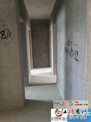 喜慶苑 143平 性價(jià)比超高 送一個(gè)汽車庫 房東急售