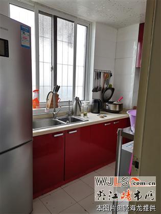輕軌沿線地鐵口。祥瑞苑，自住精裝，3室一衛(wèi)，94平，192萬產(chǎn)證滿兩年，家電齊全，拎包入住。南北通透。