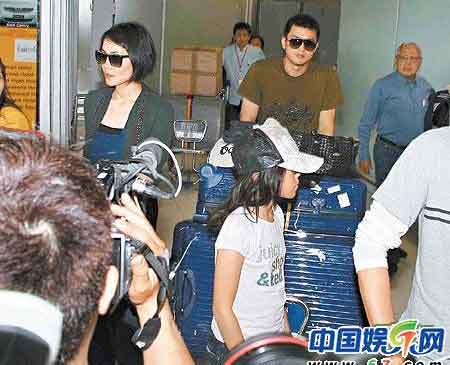 李亞鵬力護愛女連擊3記者