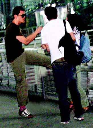 李亞鵬力護愛女連擊3記者