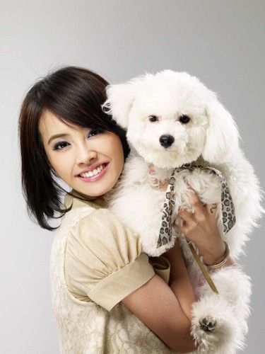 Jolin抱“兒子”拍寫(xiě)真 男fans想做“爸爸”(圖）