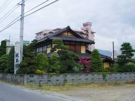 絕對(duì)真實(shí)!看看日本的“社會(huì)底層”農(nóng)村住房