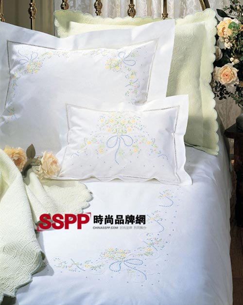 白色床品 解讀秋冬簡(jiǎn)約時(shí)尚