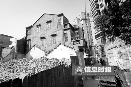鰲洲外街37號(hào)房主成為南華西拆遷改造中唯一的“釘子戶(hù)”,危改辦協(xié)商未果只好提請(qǐng)仲裁。